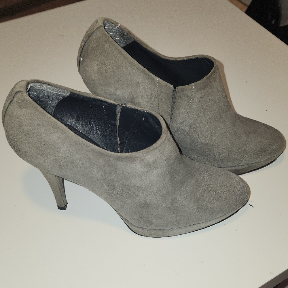 Elegant Gray Women's Heels